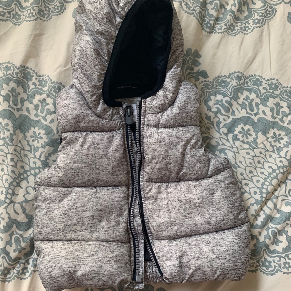 Baby Gap hooded puffer vest size 12-18 month